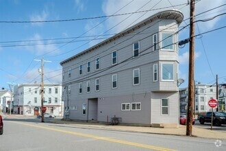 Building Photo - 74 Massabesic St