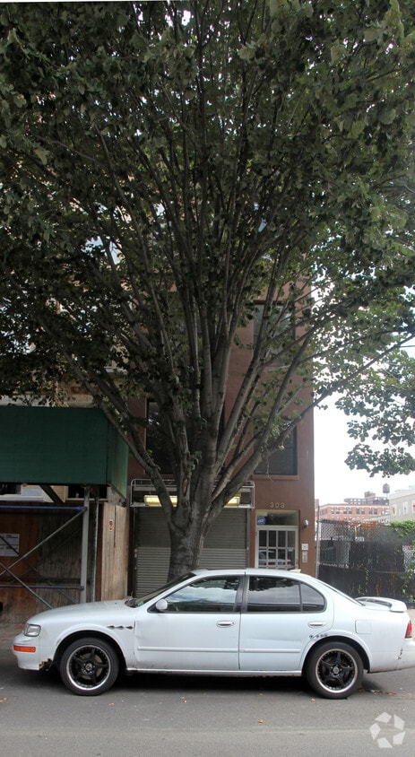 Building Photo - 303 W 123rd St