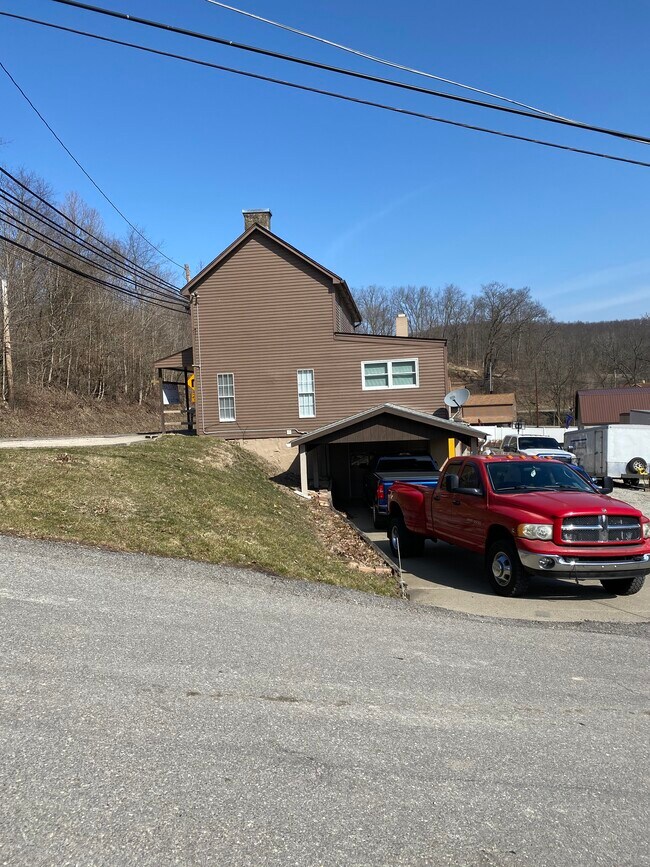 Building Photo - 715 Millers Run Rd