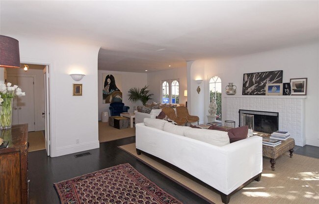 Living Area - 517 Euclid St