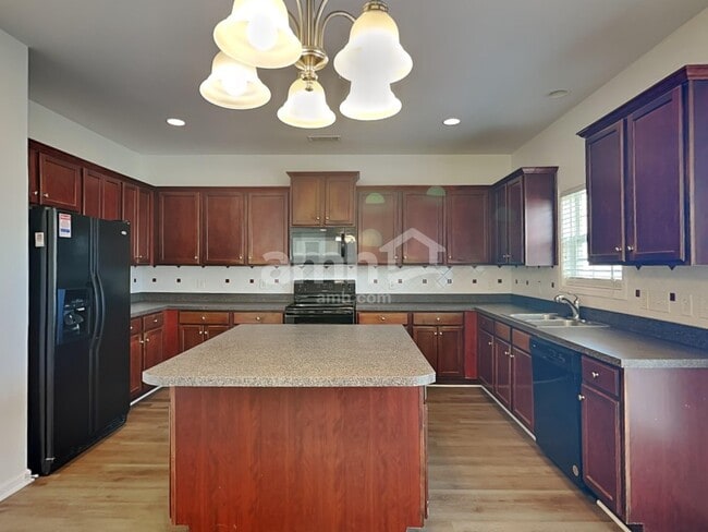 Building Photo - 1361 Pondhaven Dr