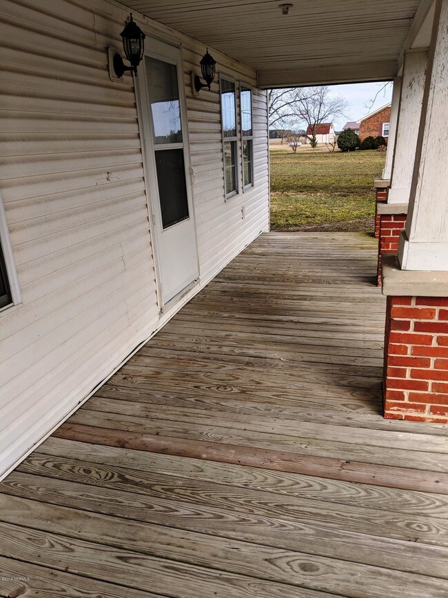 Building Photo - 391 Lindell Rd