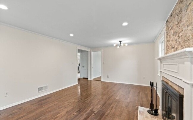 Building Photo - 30 Meisel Ave