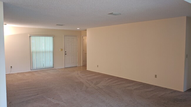 Building Photo - Incredibly Spacious Villa