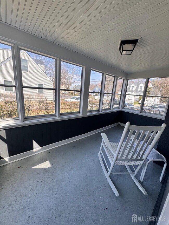 Foto del edificio - 127 Bentley Ave