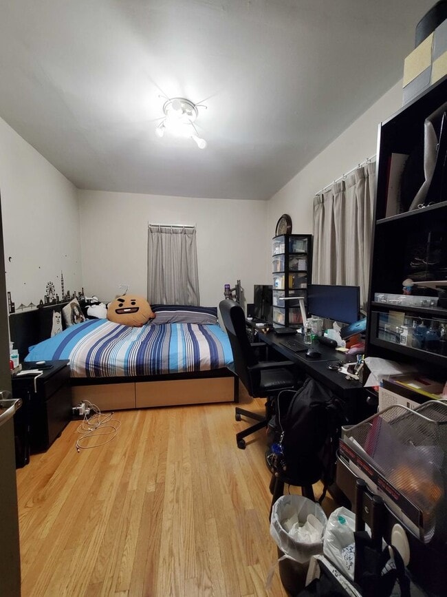 Building Photo - Check out this 5 bed 2 bath in Allston.....