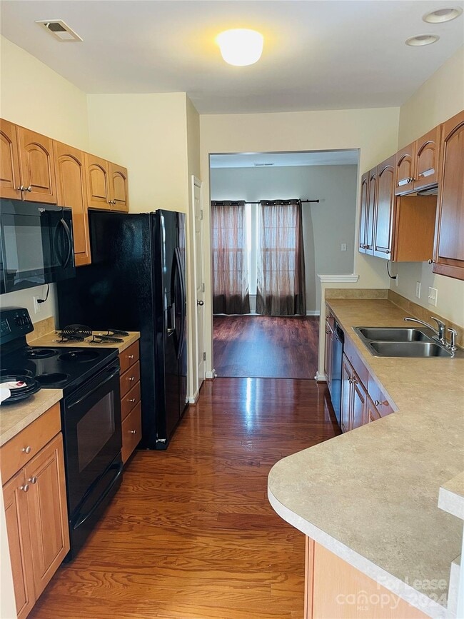 Building Photo - 4705 Forestridge Commons Dr