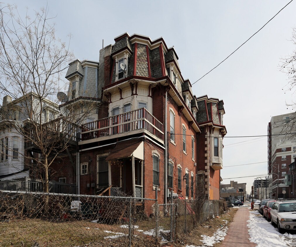 Building Photo - 110 S 42nd St