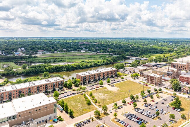 Contexto aéreo - River Street Plaza