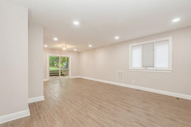 Foto del edificio - 118 Parkview Ave
