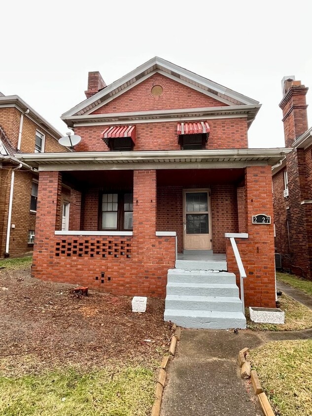 Foto principal - Three Bedroom - Two Bath House