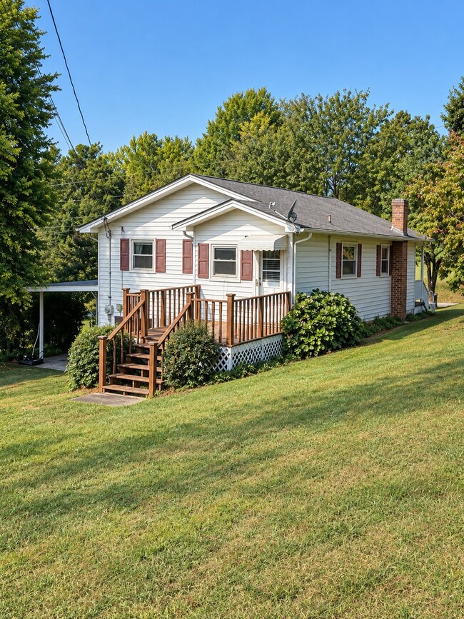 Building Photo - 1734 Peachtree Ln