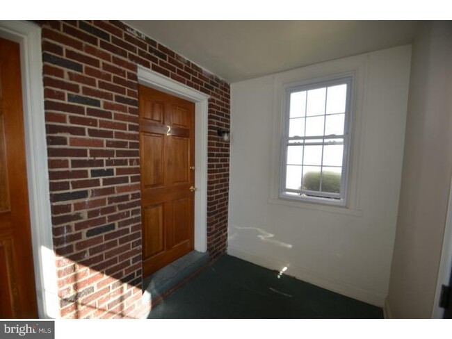 Building Photo - 109 7th St