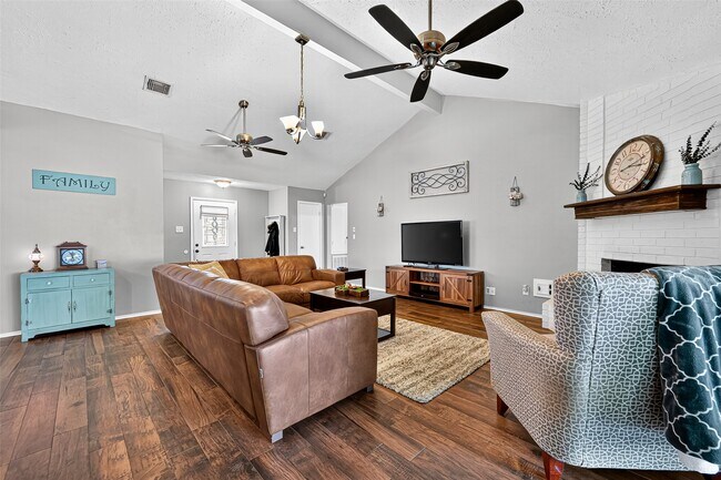 Foto del edificio - 930 Holly Hall Dr