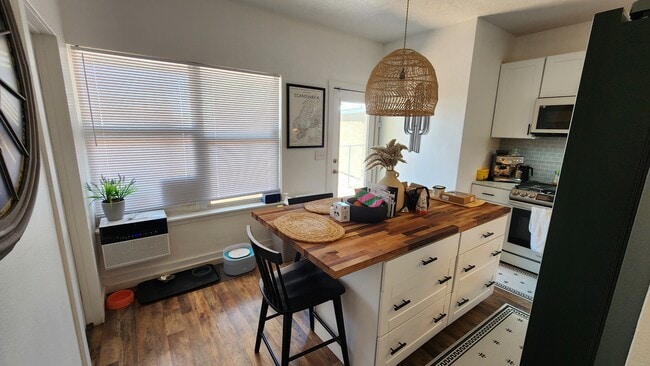 Kitchen - 1021 Edith Blvd NE