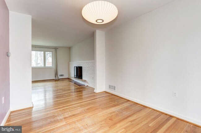 Foto del edificio - 9718 Holmhurst Rd