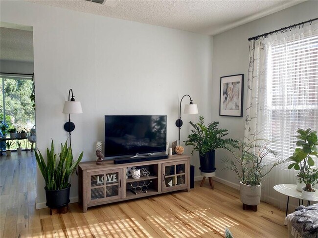 Foto del edificio - 15903 Bay Vista Dr