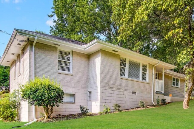 Building Photo - 5888 Simone Dr