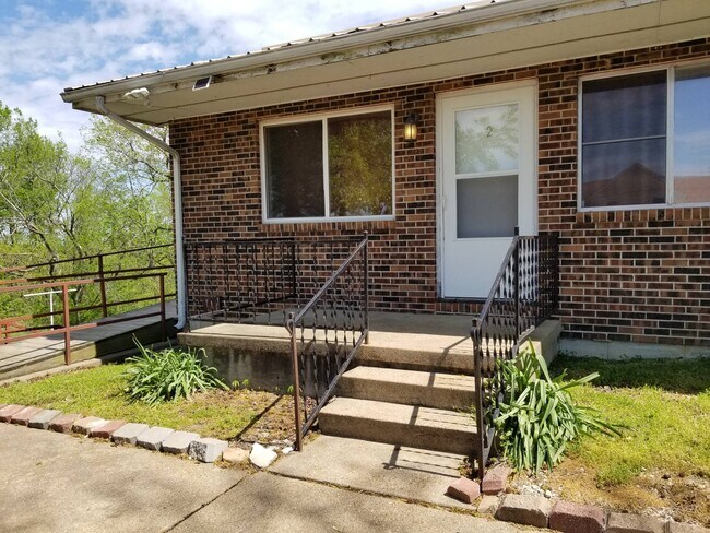 Building Photo - 1707 Hwy C
