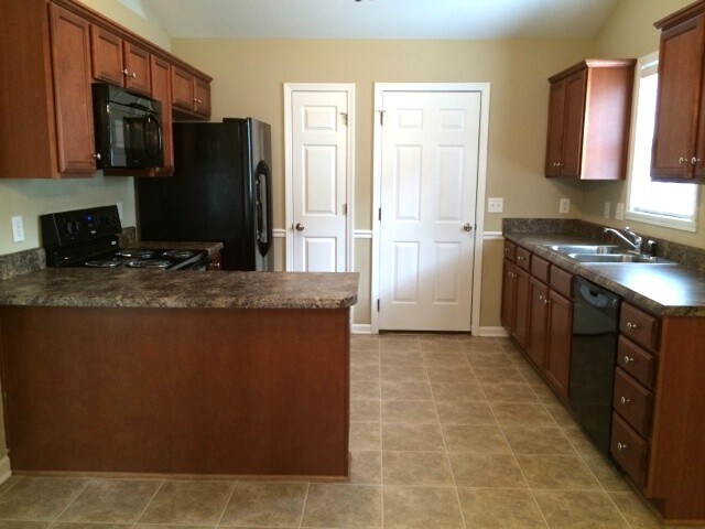 Foto del edificio - 5853 Bushberry Ct