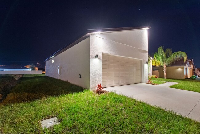 Building Photo - Deposit-Free! Modern, energy efficient hom...
