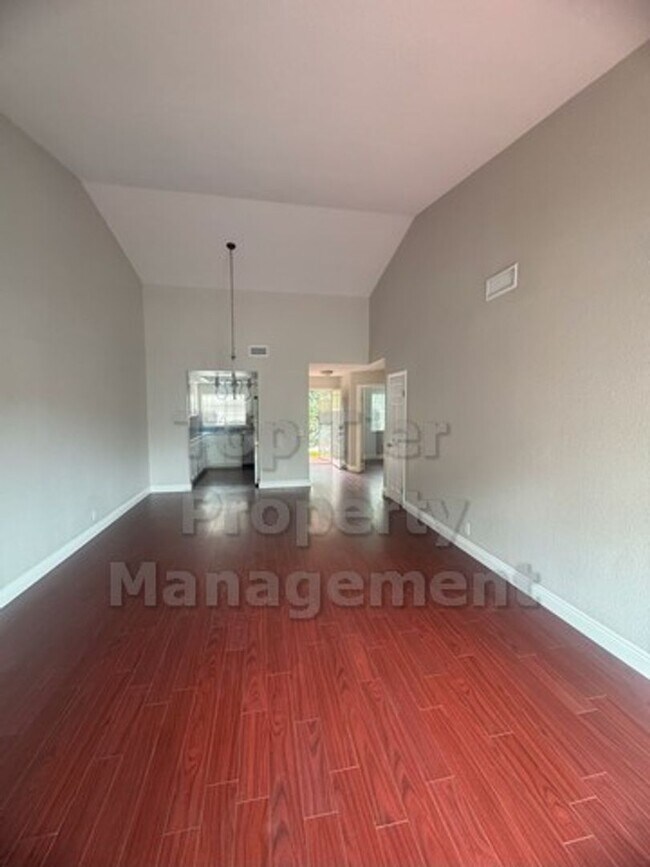 Building Photo - 3 Bedroom, 2 Bath Beautiful Carlsbad Home ...
