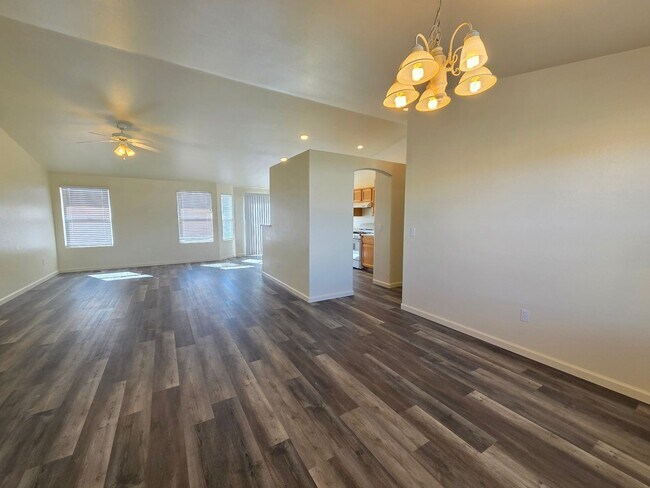 Foto del edificio - Upgraded 3 Bedroom 2 Bath Home In Fernley