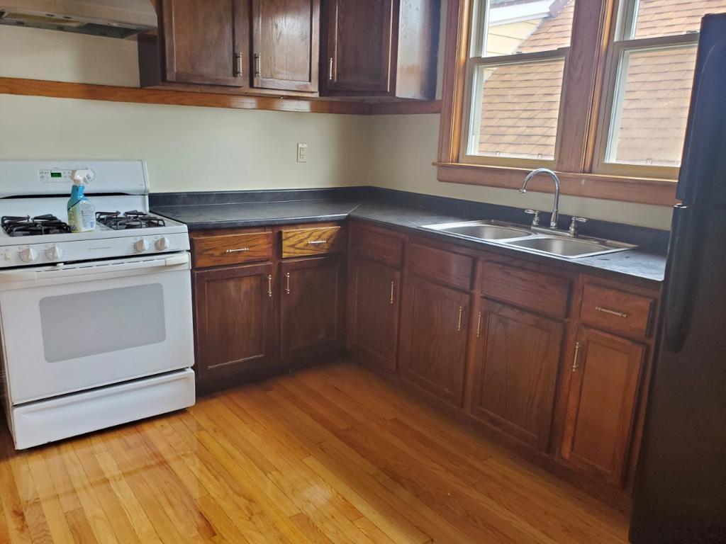 Foto del edificio - 8716 S Exchange Ave