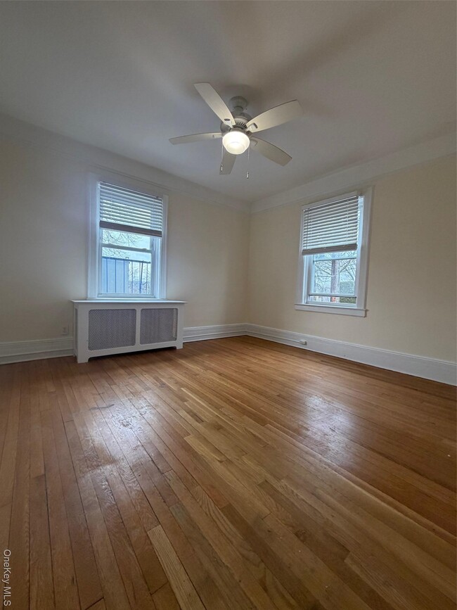 Building Photo - 837 White Plains Rd