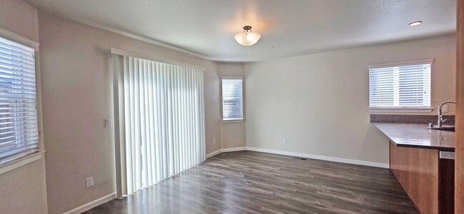 Building Photo - 1982 Dogwood Dr