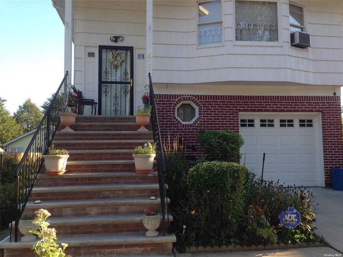 Foto principal - 411 Clinton Ave