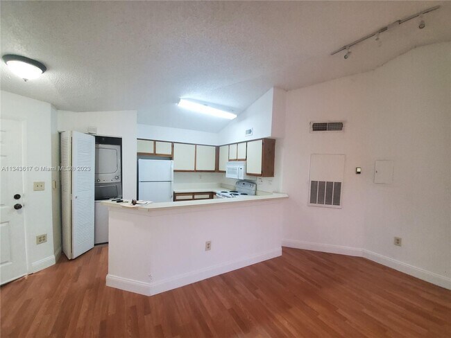 Building Photo - 2445 SW 18th Terrace