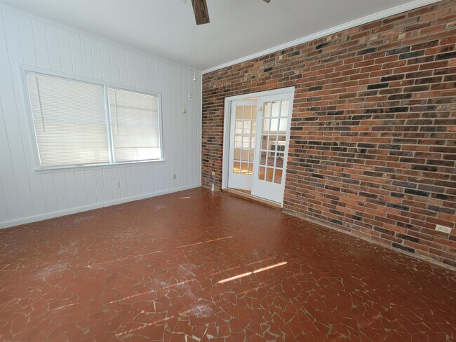 Building Photo - 8133 Mahan Dr