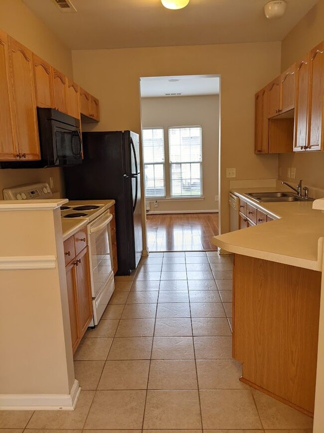 Foto del edificio - Townhome w/ Easy Access to I485/Shopping/R...