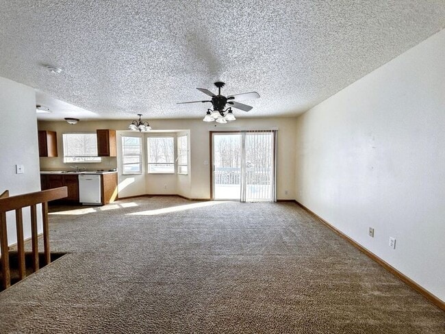 Building Photo - 615 Seawell Dr