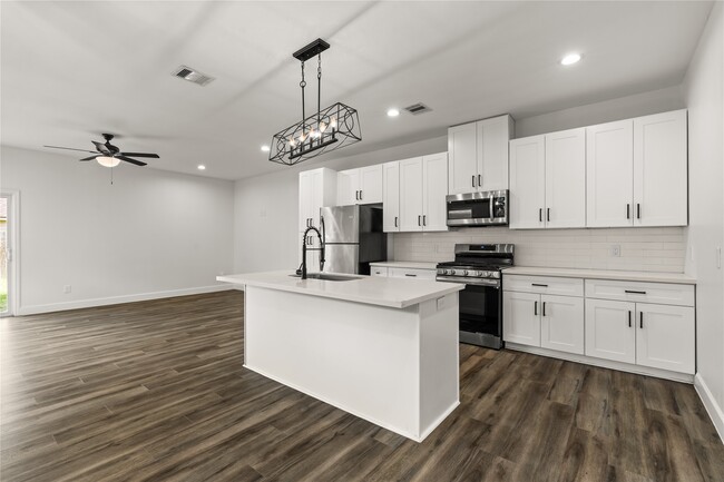 Foto del edificio - 8121 Grandview St