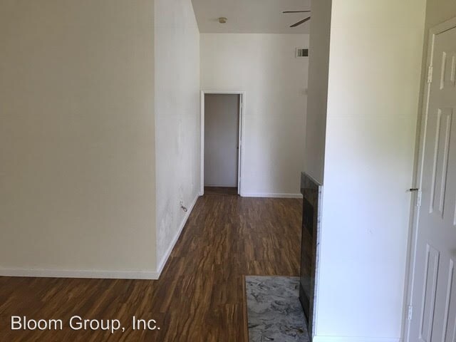Building Photo - 989 Robin Ct