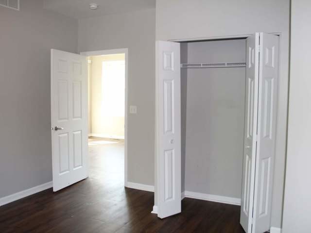 Foto del edificio - 10307 Main Street