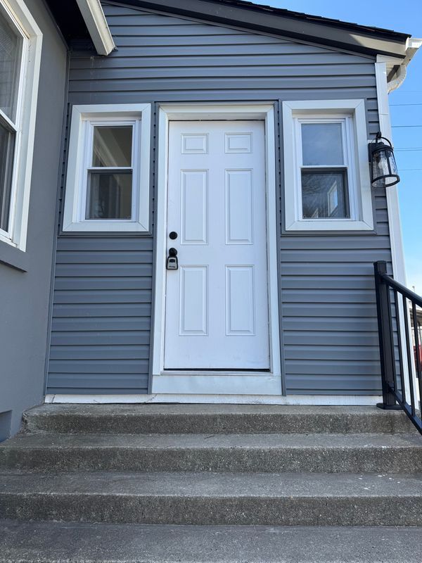 Primary Photo - 13 Oak St