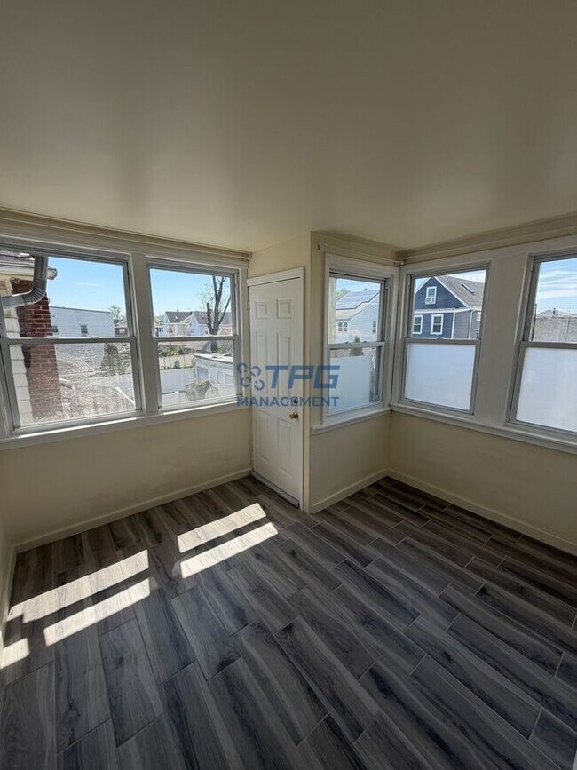 Foto del edificio - 318 E 19th St