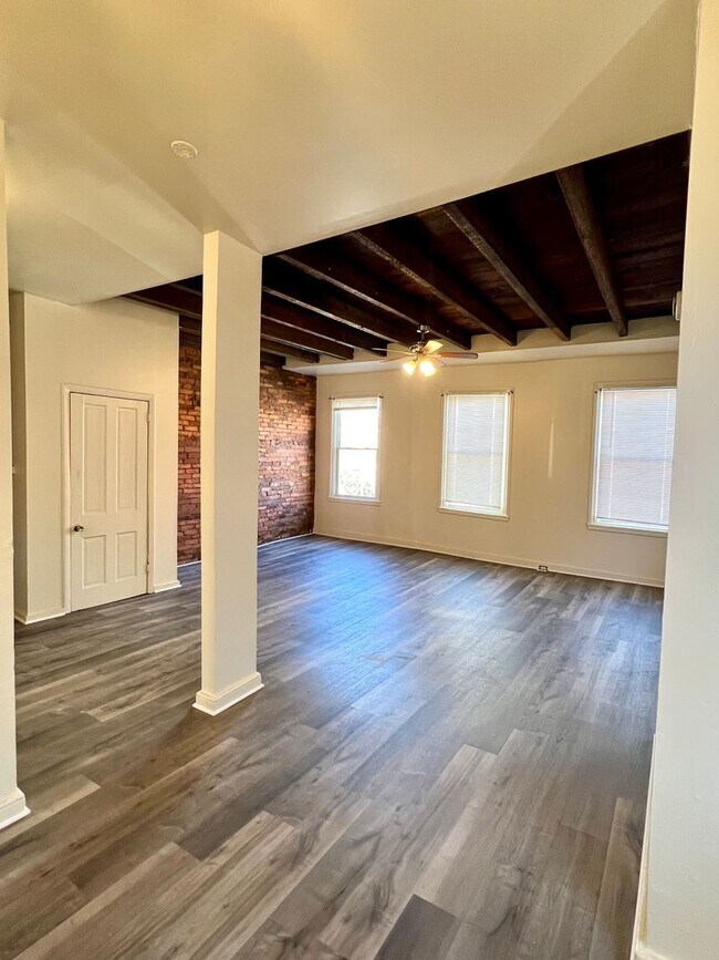 Foto del edificio - 253 N Mulberry St