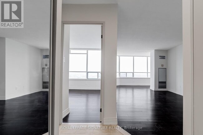 Building Photo - 550 Webb Dr