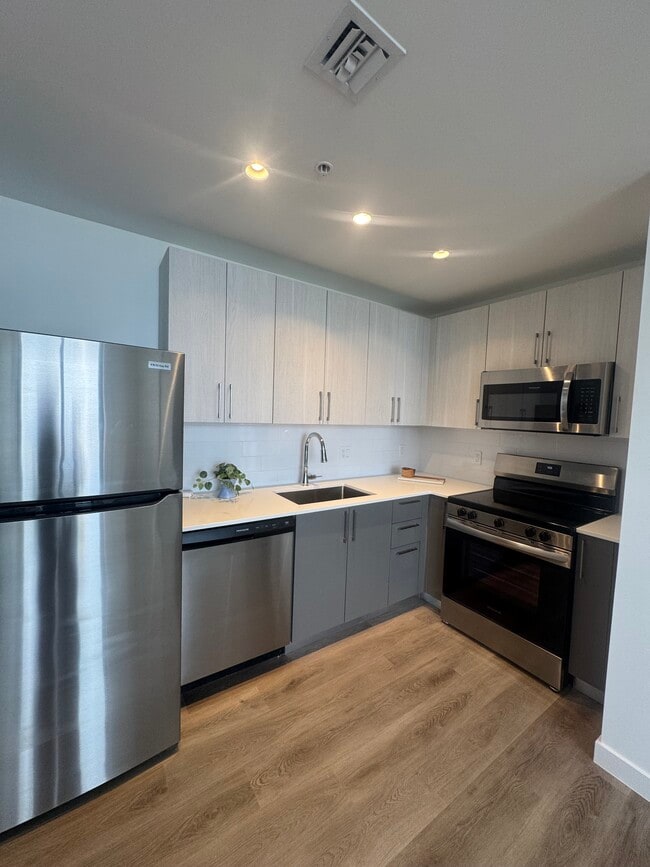 Building Photo - 253 NE 2nd St