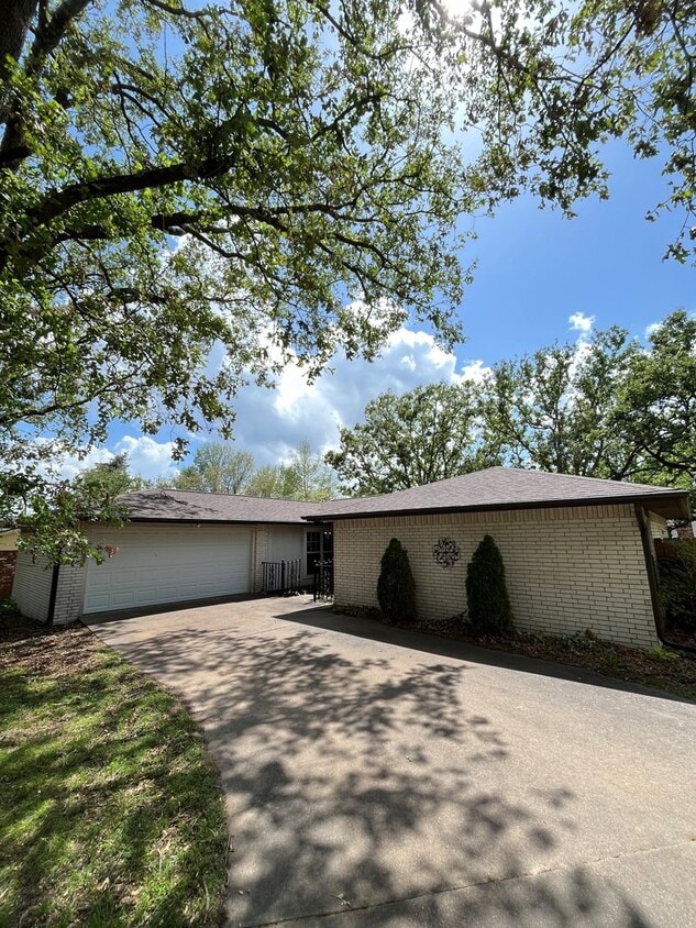 Foto principal - Superb 3 bedroom 2.5 bath home in Springda...