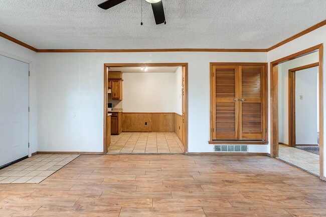 Foto del edificio - MOVE IN SPECIAL 1st Month Half off! Two-bedroom Apartment Just South of the Loop