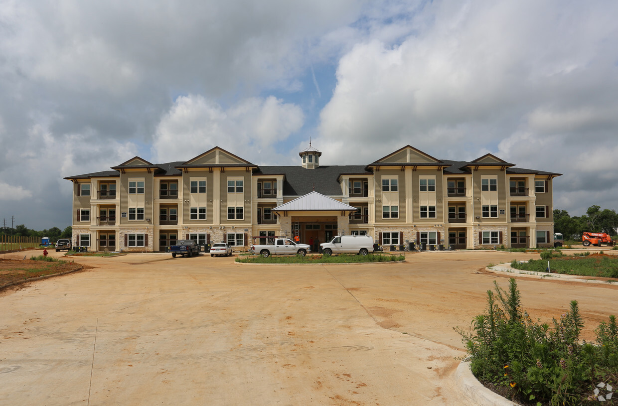 Building Photo - Carriage Crossing