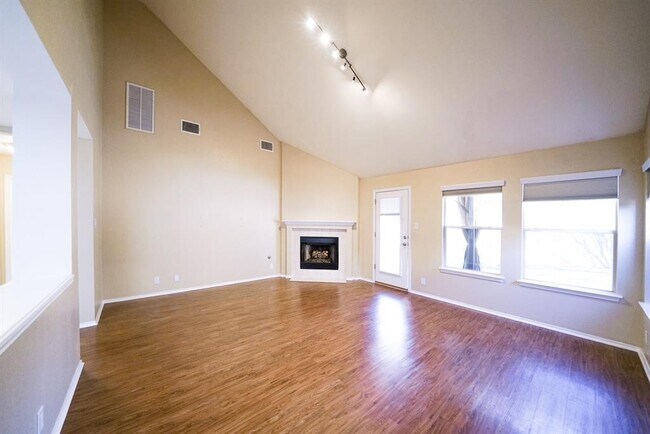 Building Photo - 5018 Cleves St