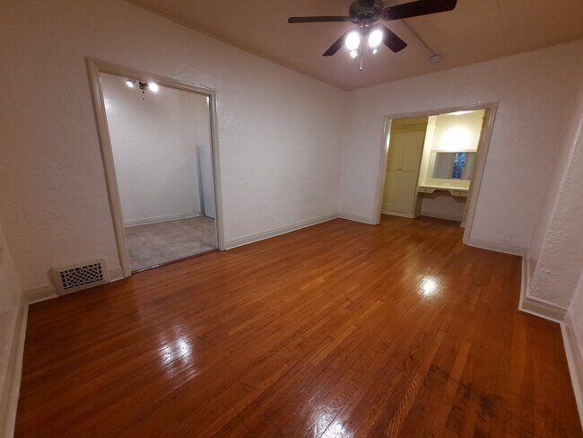 Foto del edificio - 6141 Afton Pl