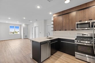 Building Photo - 533 61st St
