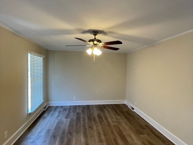 Building Photo - 4213 Gladstone Ln